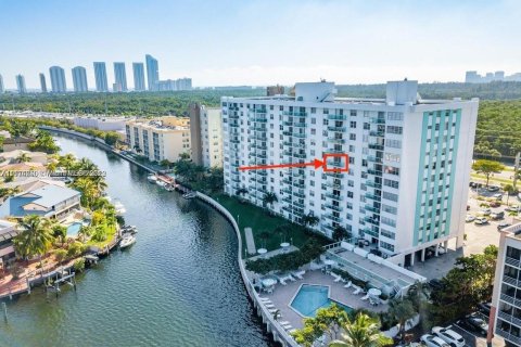 Copropriété à vendre à North Miami Beach, Floride: 2 chambres, 109.44 m2 № 1364271 - photo 7