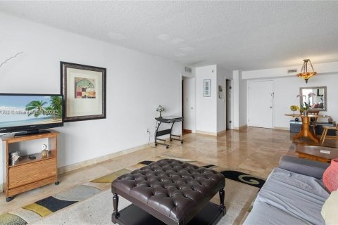 Copropriété à vendre à North Miami Beach, Floride: 2 chambres, 109.44 m2 № 1364271 - photo 15