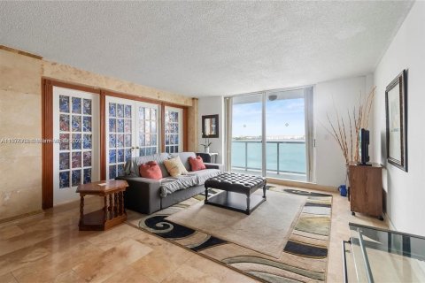 Copropriété à vendre à North Miami Beach, Floride: 2 chambres, 109.44 m2 № 1364271 - photo 11