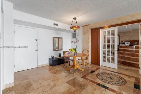 Copropriété à vendre à North Miami Beach, Floride: 2 chambres, 109.44 m2 № 1364271 - photo 14