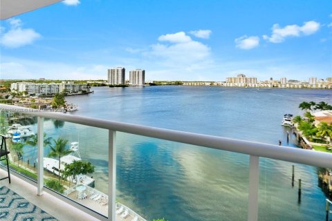 Condominio en venta en North Miami Beach, Florida, 2 dormitorios, 109.44 m2 № 1364271 - foto 1