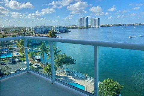 Copropriété à vendre à North Miami Beach, Floride: 2 chambres, 109.44 m2 № 1364271 - photo 3