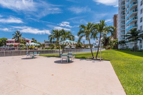 Copropriété à vendre à North Miami Beach, Floride: 2 chambres, 109.44 m2 № 1364271 - photo 20