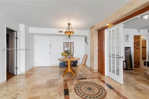 Copropriété à vendre à North Miami Beach, Floride: 2 chambres, 109.44 m2 № 1364271 - photo 16