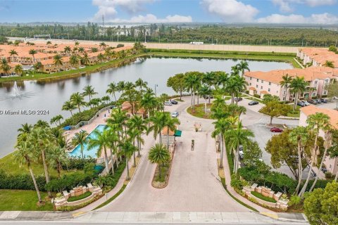 Apartamento en alquiler en Doral, Florida, 3 dormitorios, 143.07 m2 № 1364232 - foto 4