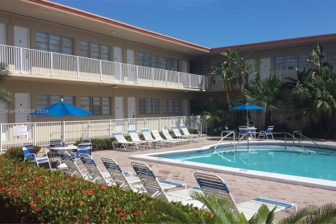 Hotel in Hallandale Beach, Florida 29.73 sq.m. № 1097079 - photo 1