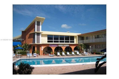 Hotel in Hallandale Beach, Florida 29.73 sq.m. № 1097079 - photo 3