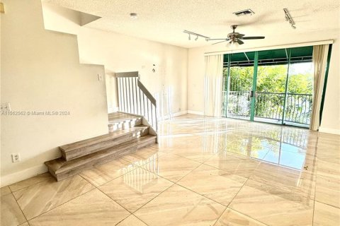 Townhouse in Sunrise, Florida 3 bedrooms, 168.34 sq.m. № 1097080 - photo 17