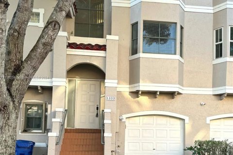 Townhouse in Sunrise, Florida 3 bedrooms, 168.34 sq.m. № 1097080 - photo 1