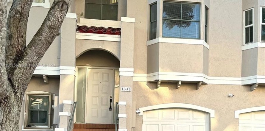 Townhouse in Sunrise, Florida 3 bedrooms, 168.34 sq.m. № 1097080