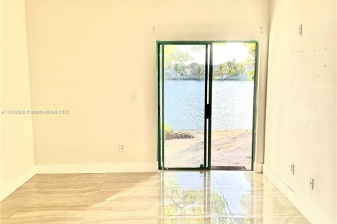 Touwnhouse à vendre à Sunrise, Floride: 3 chambres, 168.34 m2 № 1097080 - photo 4