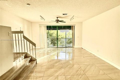 Townhouse in Sunrise, Florida 3 bedrooms, 168.34 sq.m. № 1097080 - photo 19