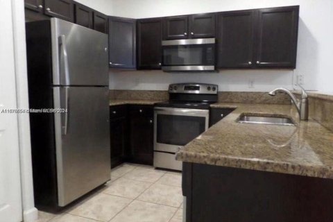 Townhouse in Hialeah, Florida 2 bedrooms, 132.11 sq.m. № 1408917 - photo 2