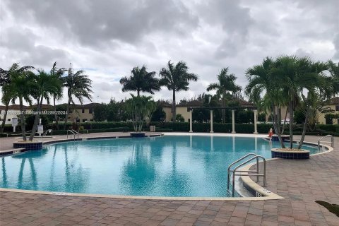 Touwnhouse à vendre à Hialeah, Floride: 2 chambres, 132.11 m2 № 1408917 - photo 13