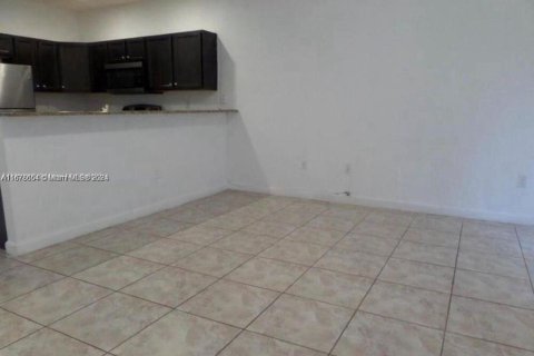 Touwnhouse à vendre à Hialeah, Floride: 2 chambres, 132.11 m2 № 1408917 - photo 3