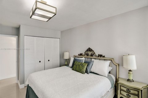 Condominio en venta en Hallandale Beach, Florida, 2 dormitorios, 121.89 m2 № 1162163 - foto 23