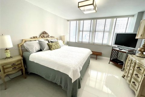 Condominio en venta en Hallandale Beach, Florida, 2 dormitorios, 121.89 m2 № 1162163 - foto 25