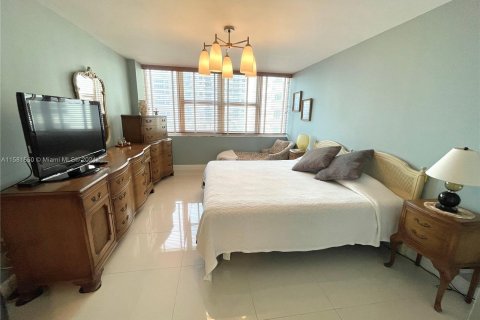 Copropriété à vendre à Hallandale Beach, Floride: 2 chambres, 121.89 m2 № 1162163 - photo 17