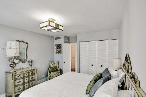 Condominio en venta en Hallandale Beach, Florida, 2 dormitorios, 121.89 m2 № 1162163 - foto 24