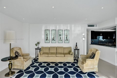 Condominio en venta en Hallandale Beach, Florida, 2 dormitorios, 121.89 m2 № 1162163 - foto 13