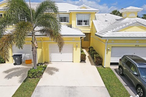 Townhouse in Lake Worth, Florida 2 bedrooms, 115.66 sq.m. № 1142629 - photo 1