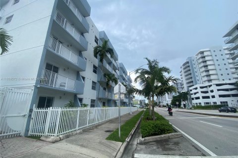 Condominio en venta en Miami, Florida, 2 dormitorios, 58.06 m2 № 1365796 - foto 1