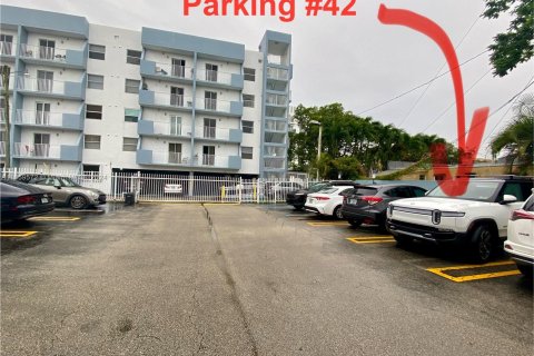 Condominio en venta en Miami, Florida, 2 dormitorios, 58.06 m2 № 1365796 - foto 17