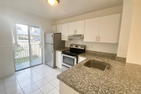 Condo in Miami, Florida, 2 bedrooms  № 1365796 - photo 5