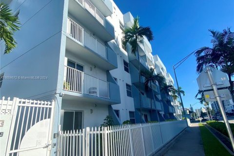 Condominio en venta en Miami, Florida, 2 dormitorios, 58.06 m2 № 1365796 - foto 13