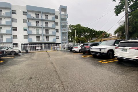 Condominio en venta en Miami, Florida, 2 dormitorios, 58.06 m2 № 1365796 - foto 16