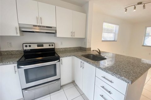 Condominio en venta en Miami, Florida, 2 dormitorios, 58.06 m2 № 1365796 - foto 8