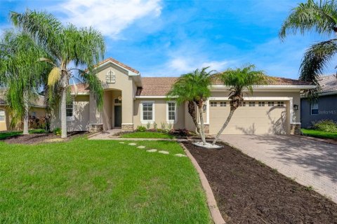 Villa ou maison à vendre à Kissimmee, Floride: 4 chambres, 194.54 m2 № 1287017 - photo 1