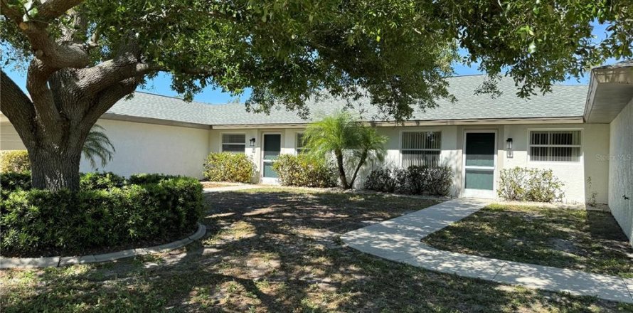 Commercial property in Punta Gorda, Florida 4 bedrooms, 189.71 sq.m. № 1136916