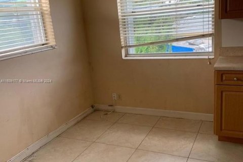 Condo in Hollywood, Florida, 2 bedrooms  № 1230988 - photo 15