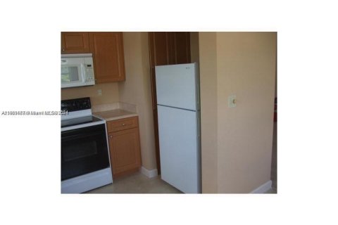 Condo in Hollywood, Florida, 2 bedrooms  № 1230988 - photo 3