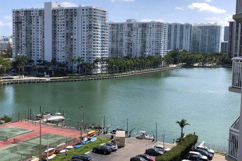 Condo in Aventura, Florida, 2 bedrooms  № 1140549 - photo 22