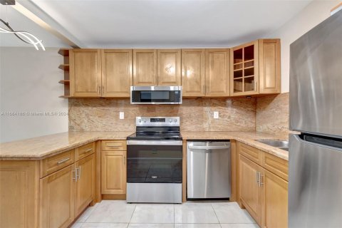 Condo in Boca Raton, Florida, 2 bedrooms  № 1423366 - photo 1