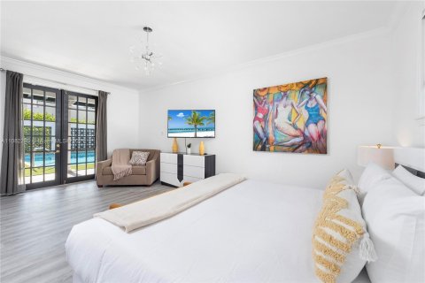 Casa en alquiler en Hallandale Beach, Florida, 7 dormitorios, 344.11 m2 № 13026 - foto 17