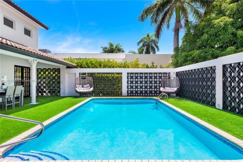 Casa en alquiler en Hallandale Beach, Florida, 7 dormitorios, 344.11 m2 № 13026 - foto 5