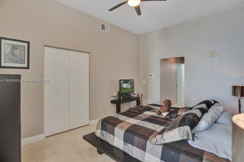 Купить кондоминиум в Норт-Бей-Виллидж, Флорида 2 спальни, 168.62м2, № 967739 - фото 25