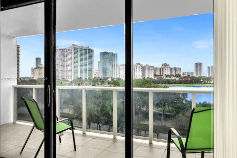 Condo in Aventura, Florida, 1 bedroom  № 912902 - photo 27