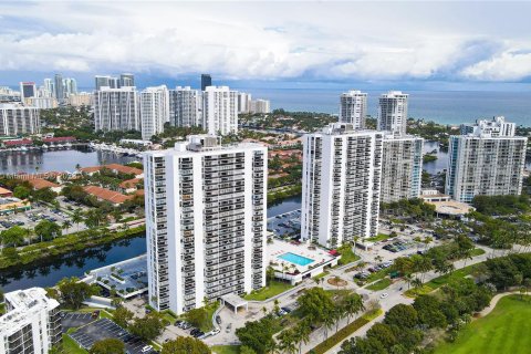 Condo in Aventura, Florida, 1 bedroom  № 912902 - photo 2