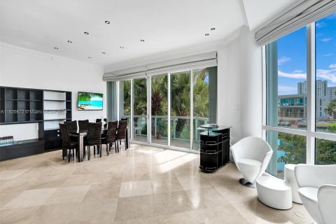 Condominio en venta en Sunny Isles Beach, Florida, 4 dormitorios, 323.21 m2 № 1242256 - foto 9