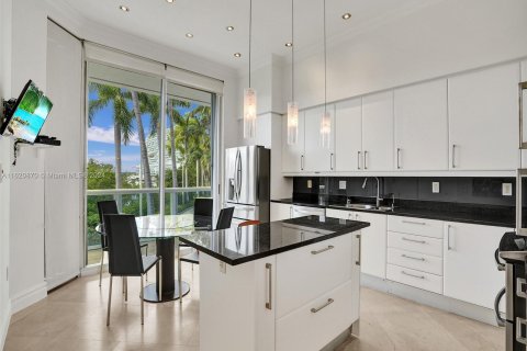 Copropriété à vendre à Sunny Isles Beach, Floride: 4 chambres, 323.21 m2 № 1242256 - photo 12