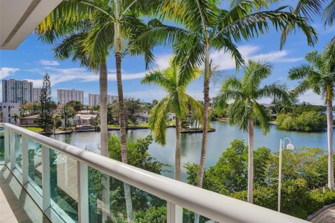 Copropriété à vendre à Sunny Isles Beach, Floride: 4 chambres, 323.21 m2 № 1242256 - photo 1