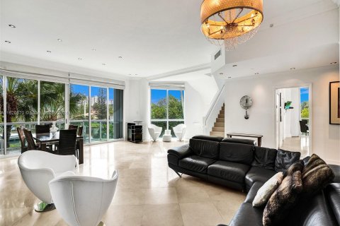 Condominio en venta en Sunny Isles Beach, Florida, 4 dormitorios, 323.21 m2 № 1242256 - foto 5