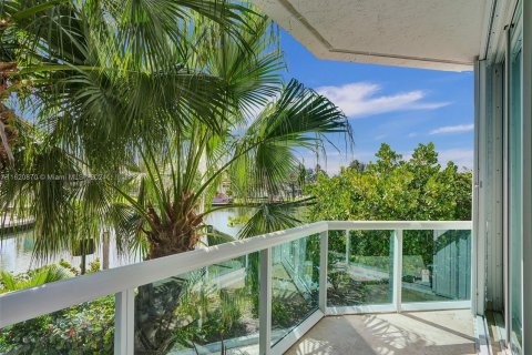 Copropriété à vendre à Sunny Isles Beach, Floride: 4 chambres, 323.21 m2 № 1242256 - photo 21