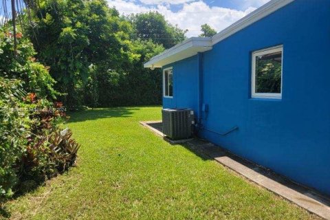 House in Miami, Florida 3 bedrooms, 147.9 sq.m. № 1242163 - photo 19