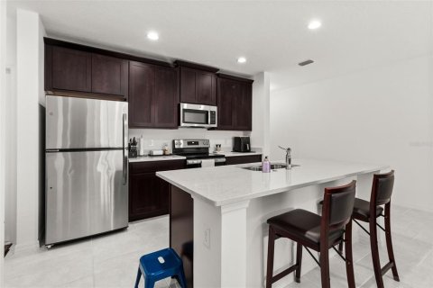 Townhouse in CYPRESS HAMMOCK in Kissimmee, Florida 4 bedrooms, 174.28 sq.m. № 1438936 - photo 5