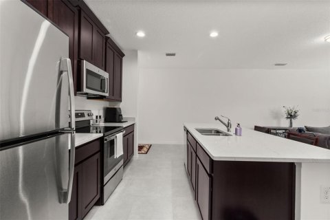 Townhouse in CYPRESS HAMMOCK in Kissimmee, Florida 4 bedrooms, 174.28 sq.m. № 1438936 - photo 8